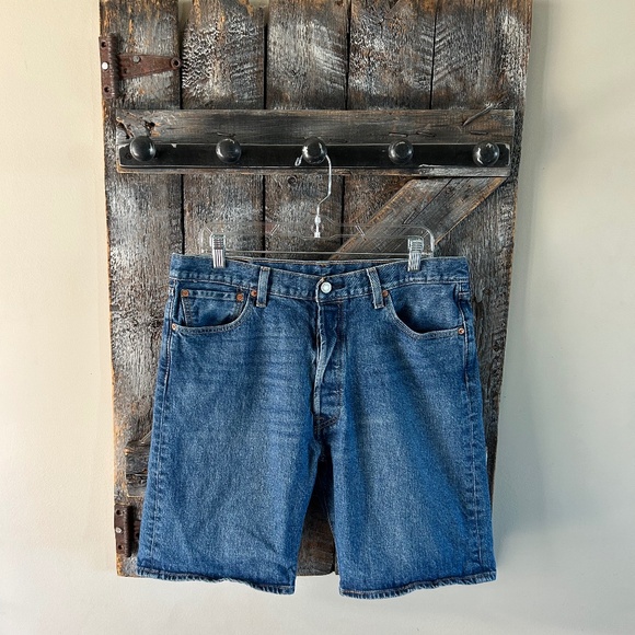Men's 501 Button Fly Levi's Stone Wash Shorts or Jean Shorts - Picture 1 of 3